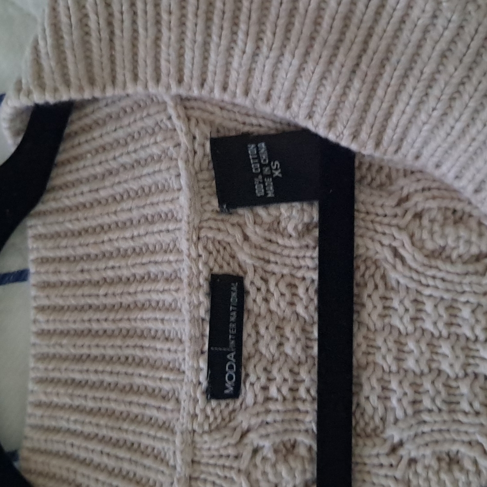 Sweater - Picture 3 of 4